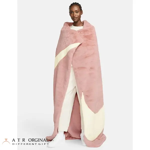 پتو نایک مدل Faux Fur